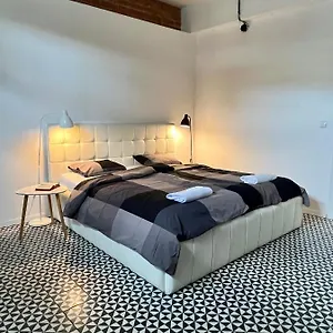 https://honey-den-hostel.gdanskhotel.org